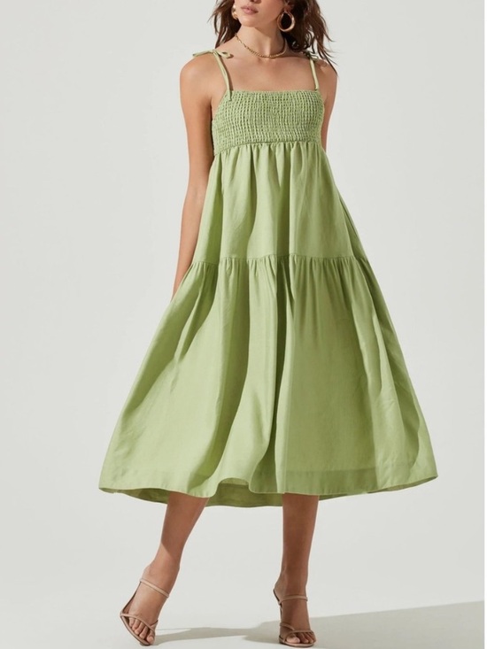 Astr Dresses & Skirts - ASTR The Label Marlene Sleeveless Tiered Midi Dress in Celery Green Medium NWOT